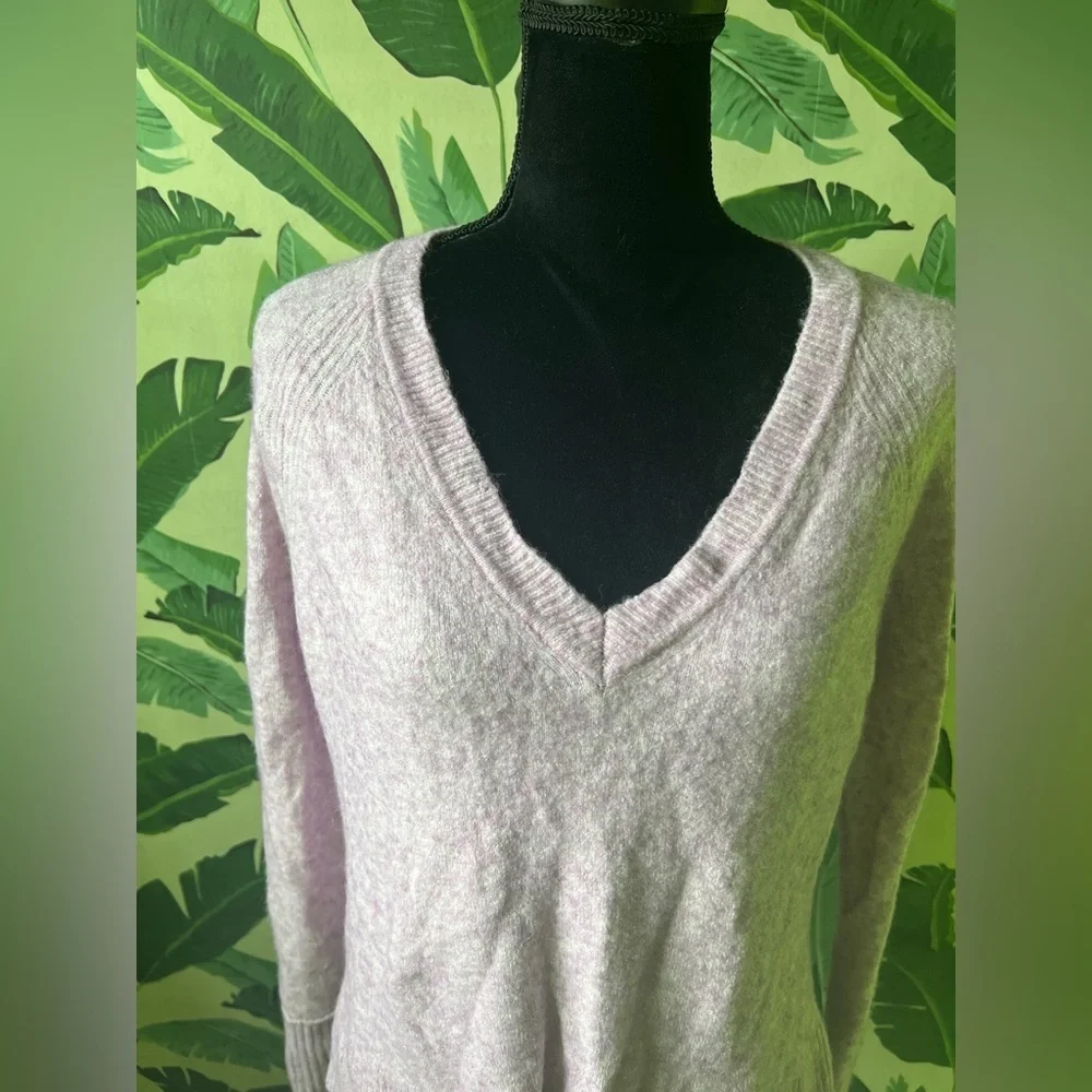 J Crew Womens Lilac Pink V-Neck Merino Wool Blend‎ Sweater Medium